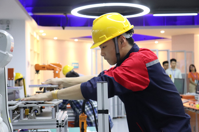 广州机器人技术应用专业哪个技校好-广东技校排名网